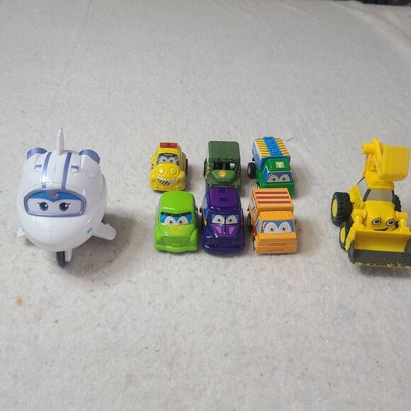 Lot Of (8) JOYIN Pull Back City Cars and Trucks Toy Vehicles Set (W/Eyes) - Picture 2 of 16